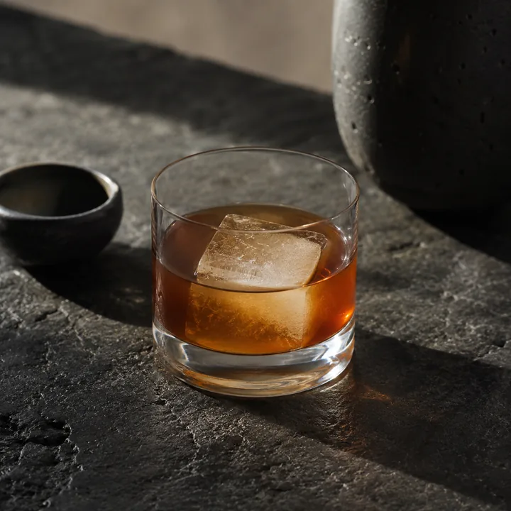 Coctel de la casa con hielo grande